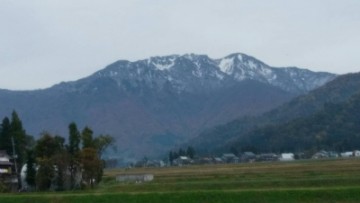 八海山初冠雪