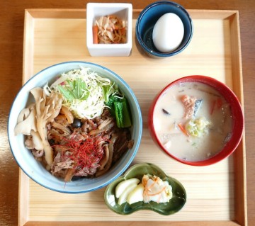 城内食堂武火文火　きのこ牛丼