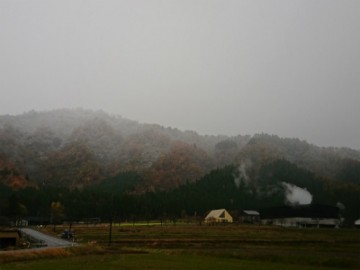 里の初雪