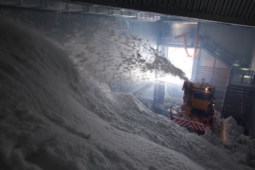 年に一度1000tの雪入れを体験　雪中貯蔵庫体感ツアー（web限定事前予約）